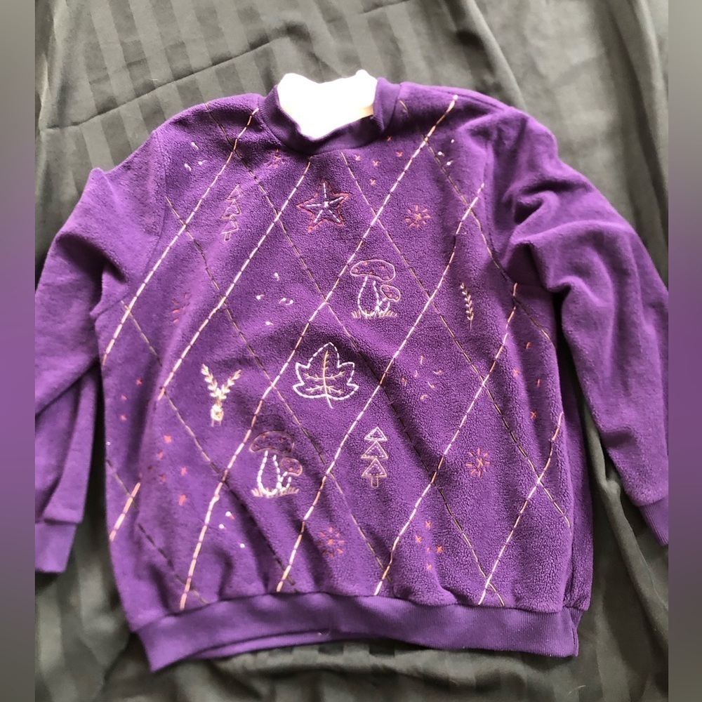 Vtg Double Collar Sweater with Embroidered Design